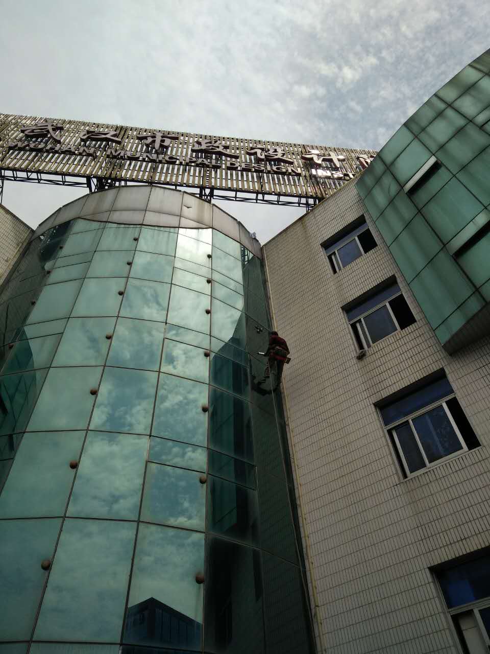 武漢市政設計院玻璃幕墻更換